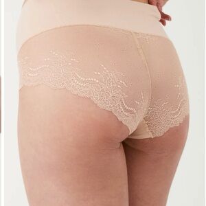 Brand New Spanx Undie-tectable Smoothing Lace High Hipster Panty. No lines. XS.